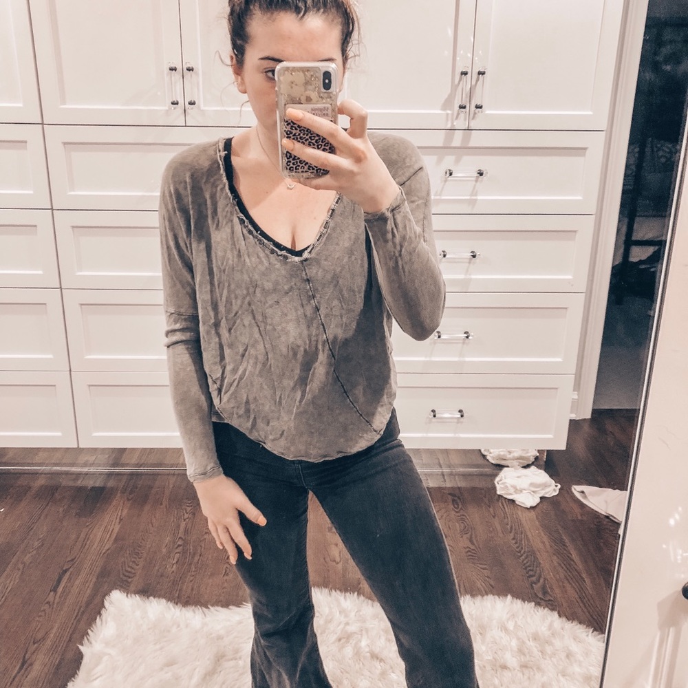Long sleeve V neck